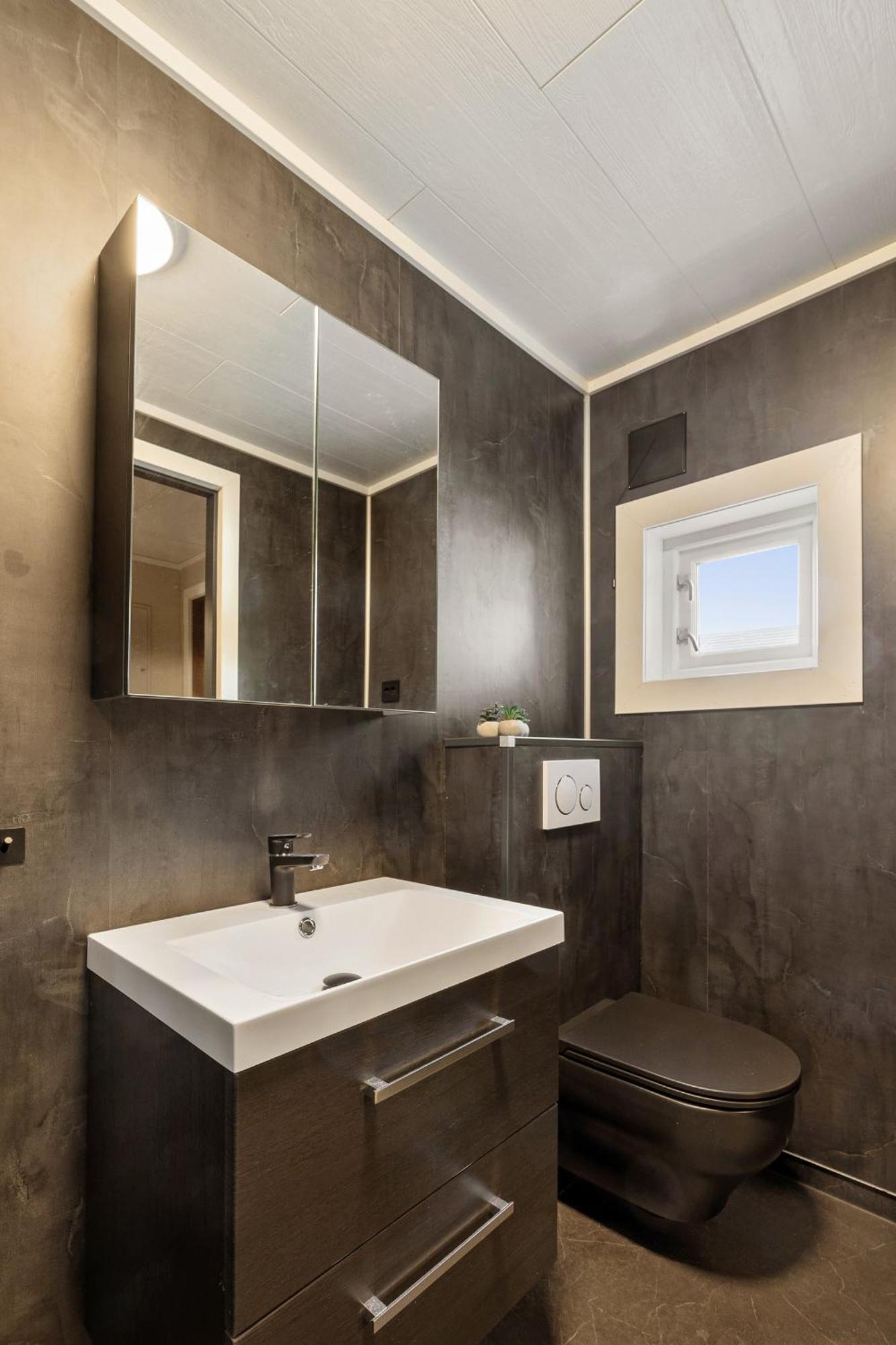 Central And Newly Renovated Apartment For Rent ทรอมโซ ภายนอก รูปภาพ