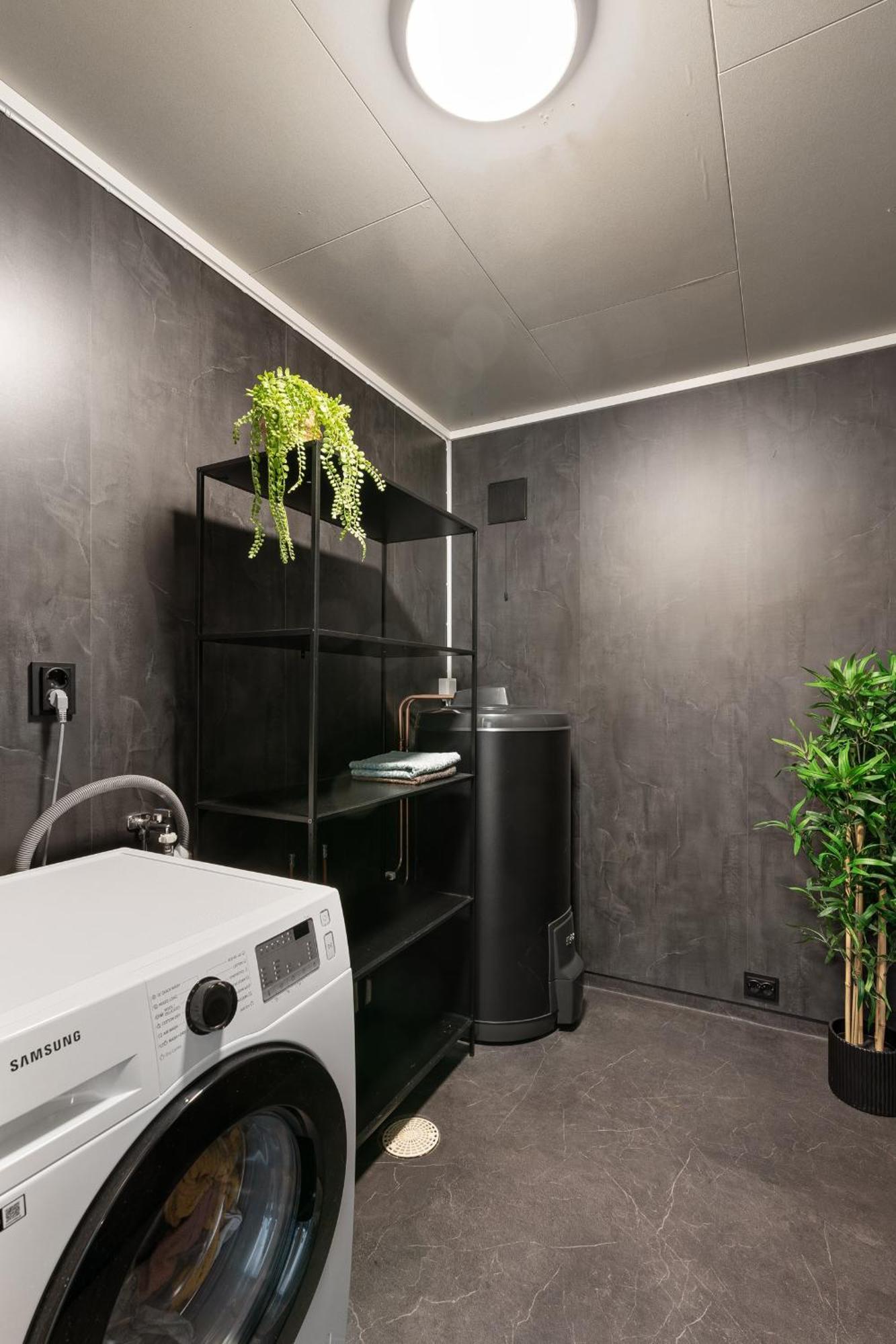 Central And Newly Renovated Apartment For Rent ทรอมโซ ภายนอก รูปภาพ